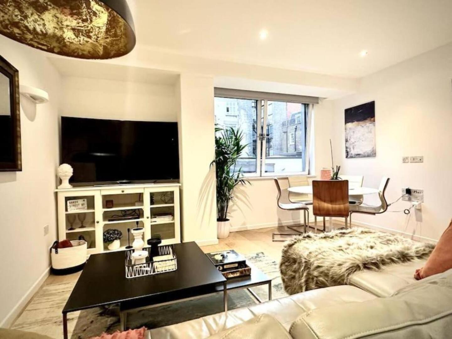 Luxury Two Bed On Baker St Appartamento *